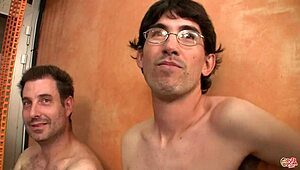 Dos pibonazos mamando pollas y bebiendo lefa - Leyre Pajon 1er bukkake y Sandra Milka 2º bukkake.