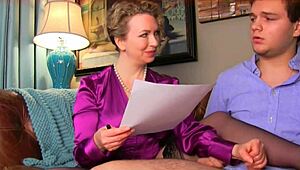 படிக்கும் மகனுடன் பாச்சியை காட்டி அரிப்பேத்தி பூலு ஆட்டும் அம்மா tamil sex