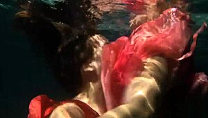 Lilia Mihalkova and Natalia Kupalka underwater lesbians