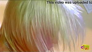 i love watchin these classic lesbian babes suck on that glass toy in heels