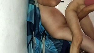 la puta de mi hermanastra se corrió el pantie y cabalgó sobre mi gran polla sin condón