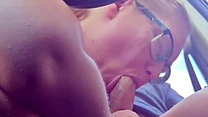 bbw deepthroats big dick for lunch at home