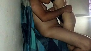 la puta de mi hermanastra se corrió el pantie y cabalgó sobre mi gran polla sin condón