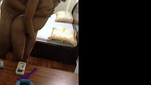 Storbröstad vietnamesisk tjej från Hai Duong blir extremt vild