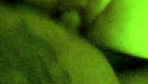 Milfka nevlastná mama strieka na obrovský chuj