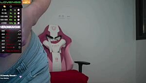 i'm a horny girl playing with toys online