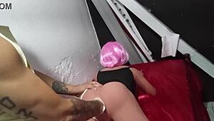 Enteada gostosa vestida de colegial usa sex toy