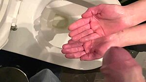I Keep His Dick When He Pees! Wash My Hands In Pissing!