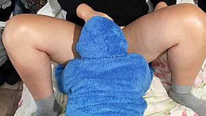 Min tjej slickar min blöta pulserande fitta så hett - tjejer exploderar i orgasm