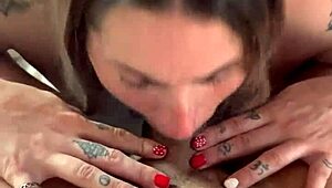 Le Chupe La Pija A Mi Amigo En El Trabajo Y Me Llenó La Cara De Leche