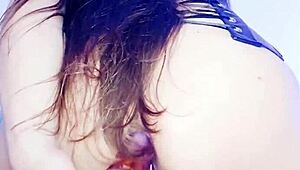 madrastra puta latina colombiana de cameltoe gigante seduce a su hijastro masturbándose la vagina y el culo le encanta la doble penetración usa bhabhi desi sex xxx usa american united states