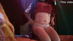 No me veas en esta facha asi le dije a mi jefe el dia que me pidio que me pusiera lenceria luego cambie de opinien y le mande algo super delicioso y excitante porno real casero