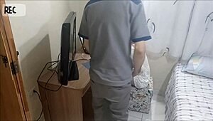 Safada Dona De Casa Recebe Manutencista Depravedo