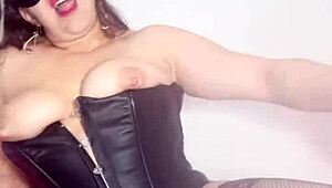 Moja mačeha je moja kurba! Pustim ji denar in se masturbira ritko in pičko, kriči moje ime, mehiška slaščica v ZDA 2