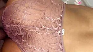 Anh ấy vội chịch em không kịp cởi quần