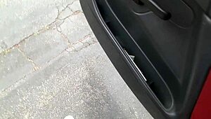 Milf Jessica Lynn takes a facial cumshot! 😍