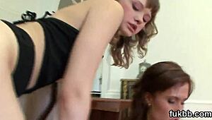 Sexy Looker Spreads Pussy And Enjoys Hardcore Penetration