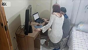 Safada Dona De Casa Recebe Manutencista Depravedo