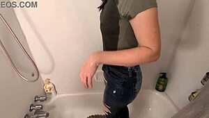 Intense Amateur Pee Desperation Golden Shower