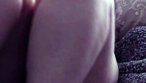 Rubbing one out on my period, staying clean and quiet 😊