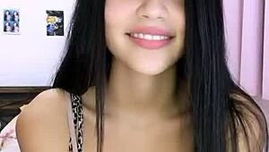 Latina Girl Engages In Direct Web Chat Session Online