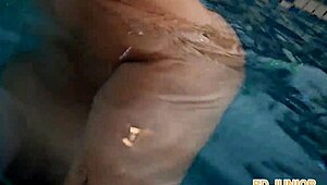 Νυμφομανής ηθοποιός γαμάει ηθοποιό στην πισίνα στο διάλειμμα γυρισμάτων