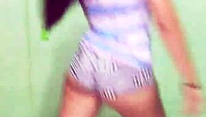 Brazilian teen amateurs dancing funk in the sixth video