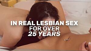 Scissoring sirens in a steamy cheating affair