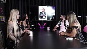 Juli Figueir� and Felipe Larrossa Play Tinder Match Game