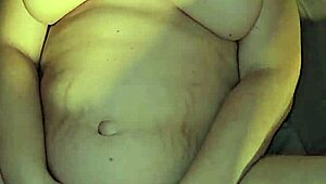 Hot creampie into preggo pussy.