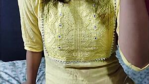 Desi Bhabhi Ka Garam Jism Aur Bheekari Ki Lambi Chudai