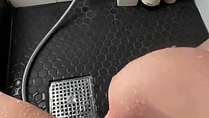 i'm that hot saudi-arabian stepsis snowwhite masturabting in the sunny shower in los angeles usa