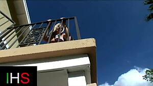 黒人デカチン男が美人金髪ビッチをガッツリ貫通