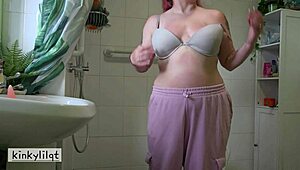 Kinkylilqt Squashes a Cake with Her Ass and Fucks Herself