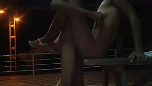 Javni trdi seks, prodira do dna