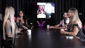 Juli Figueir� and Felipe Larrossa Play Tinder Match Game