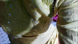 Desi Bhabhi Ka Garam Jism Aur Bheekari Ki Lambi Chudai