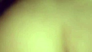 mi madrastra infiel mientras habla por telefono