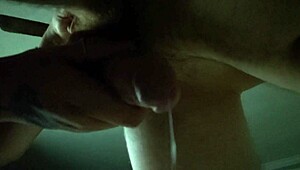 E aí, dedada na próstata leva a gozada anal intensa com parceiro