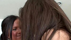 when naughty girls wake horny they start amazing lesbian sex 😘