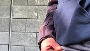 se me pone muy dura de saber que me est�n viendo desde lejos como me masturbo