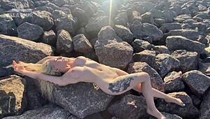 Ever seen a hot exhibitionist play with her clit on the beach?