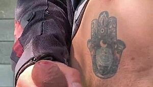 se me pone muy dura de saber que me est�n viendo desde lejos como me masturbo