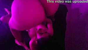 Lesbijke strastno ližejo mokre pičke druga drugi