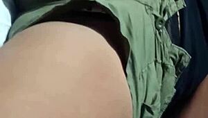 mi coño se moja cuando el viejo asqueroso me toca