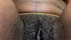 สำรวจร่างกายสาวใกล้ชิดแบบละเอียด