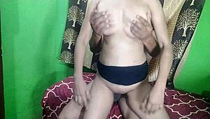 Indian Bhabhi Experiences First Time Fuck In Saree