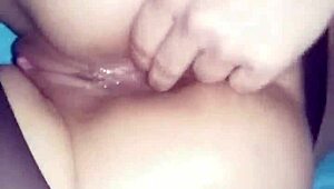 Romanian woman indulges in solo ass play in Bucharest