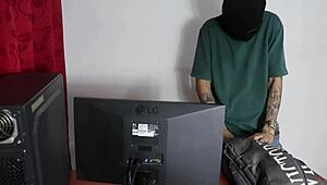 Uđe neki tip u kuću i jebemo se sočno - jhondick10 😜