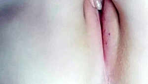 White girl with big gorgeous ass invites masturbation in her presence